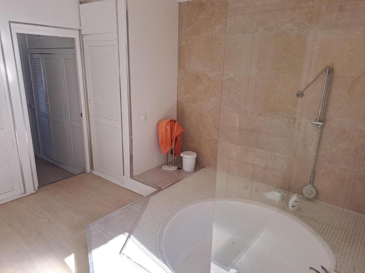 מארבלה Private Suites In Huge Penthouse 1St Line Puerto Banus, Incredible Views, Jacuzzis מראה חיצוני תמונה