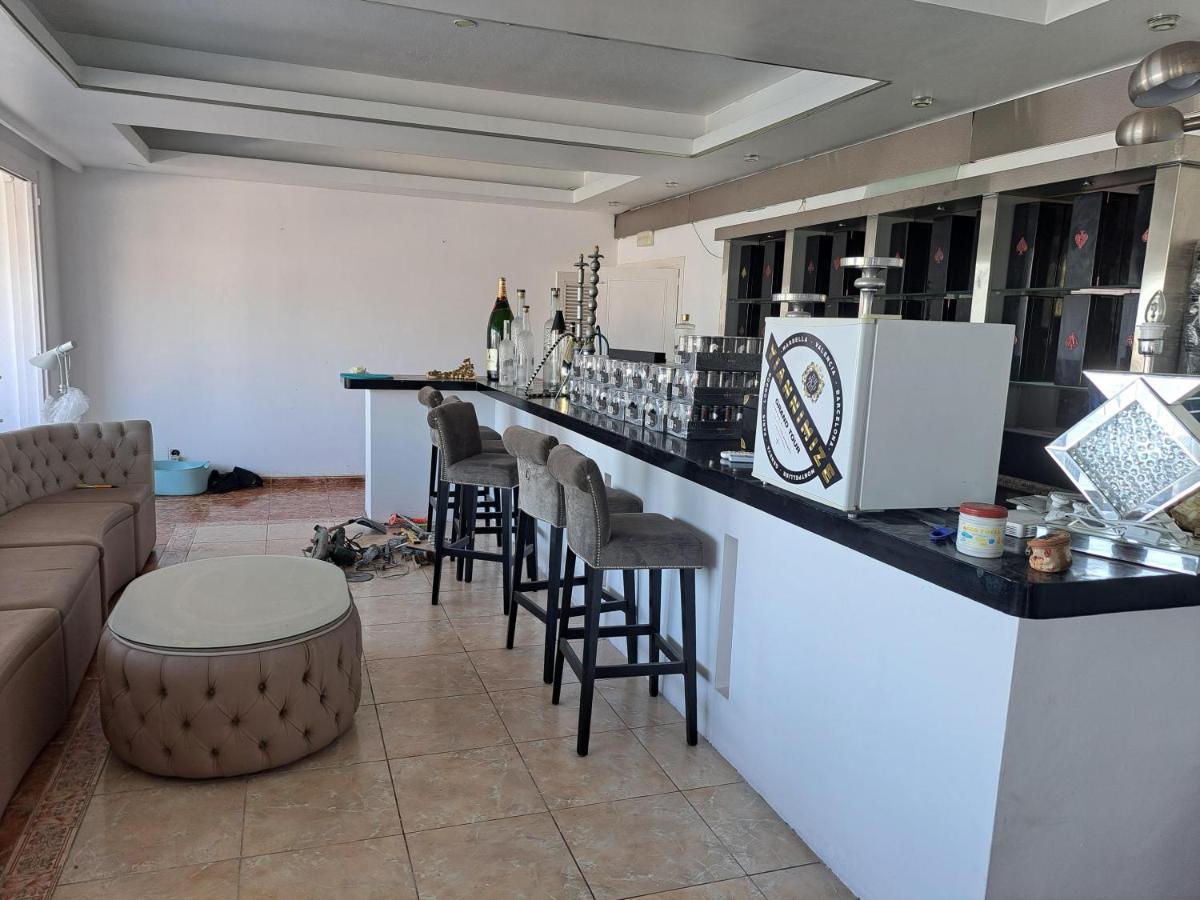 מארבלה Private Suites In Huge Penthouse 1St Line Puerto Banus, Incredible Views, Jacuzzis מראה חיצוני תמונה