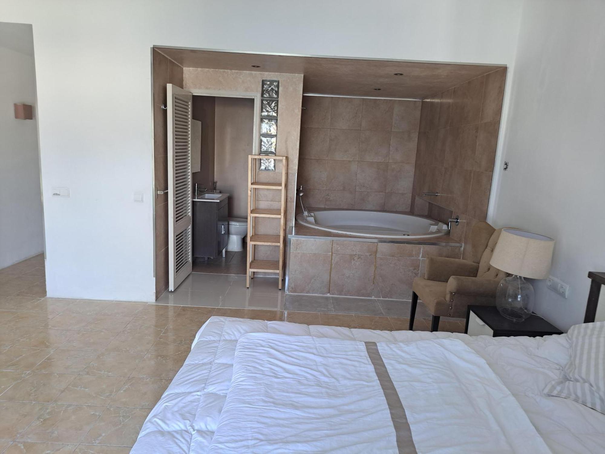 מארבלה Private Suites In Huge Penthouse 1St Line Puerto Banus, Incredible Views, Jacuzzis מראה חיצוני תמונה