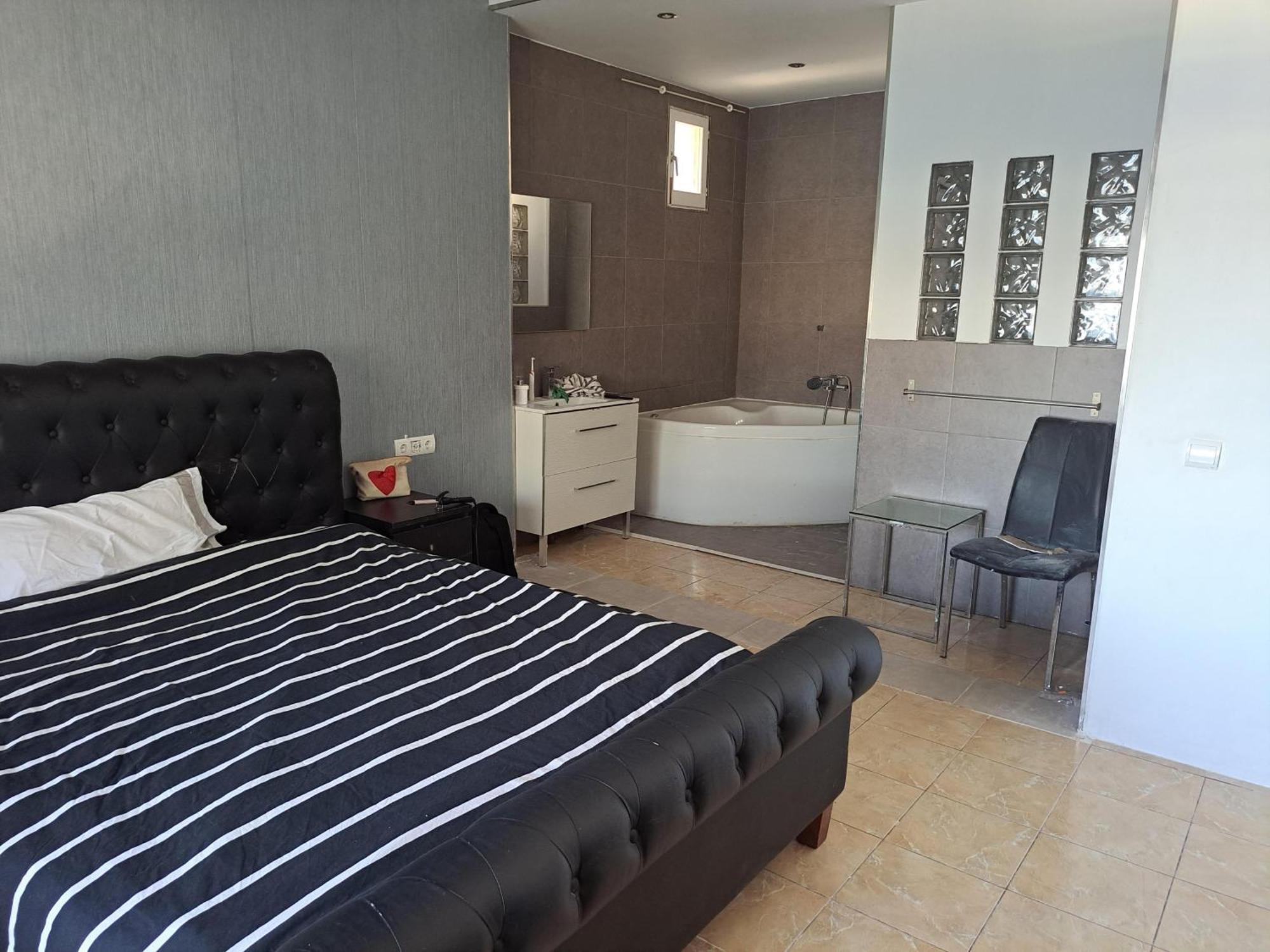 מארבלה Private Suites In Huge Penthouse 1St Line Puerto Banus, Incredible Views, Jacuzzis מראה חיצוני תמונה